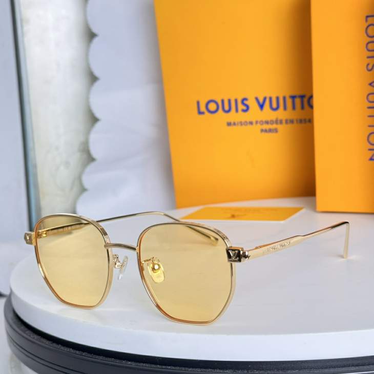 Picture of Louis Vuitton Sunglasses _SKUfw76197982fw